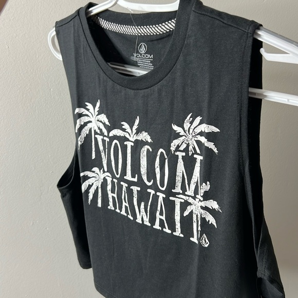 Volcom Tops - •nwt volcom Hawaii black white tank women summer XS